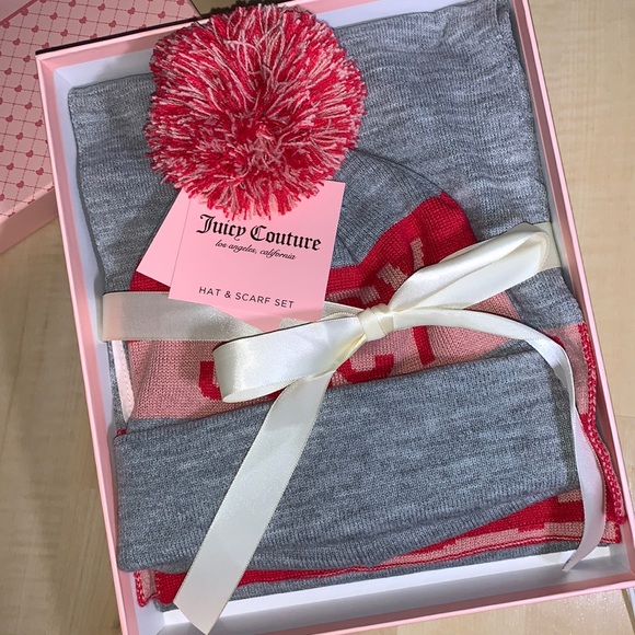 JUICY COUTURE Pom Hat Toque and Scarf Gift Set in box - Picture 3 of 10